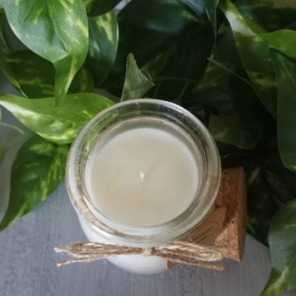 Midnight Orchid Scented Candle 6oz - Picture 4 of 5